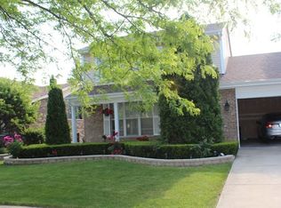 1105 Wexford Dr, Westmont, IL 60559
