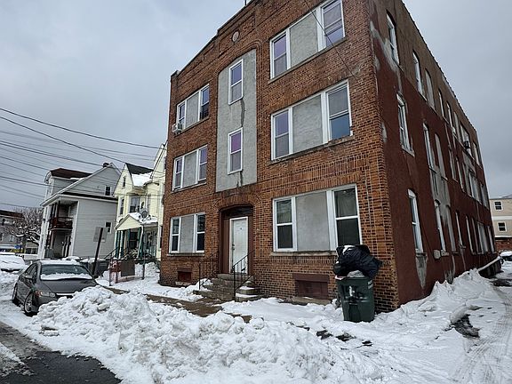 2nd image of 136 George St #4