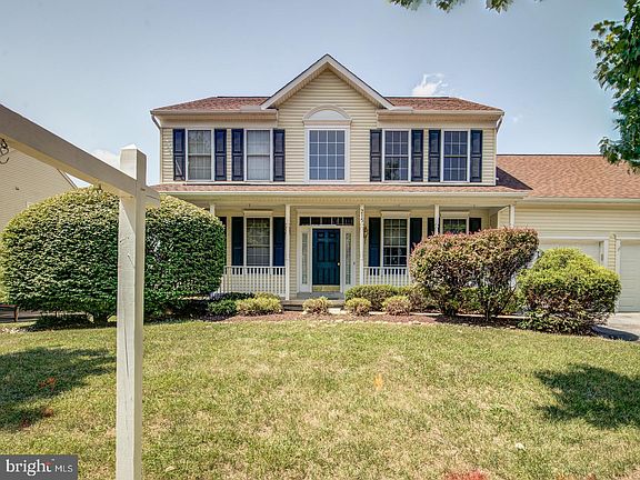 5th image of 215 Creek Walk Dr