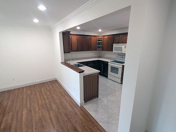 2nd image of 9 Pleasant Wood Dr #202