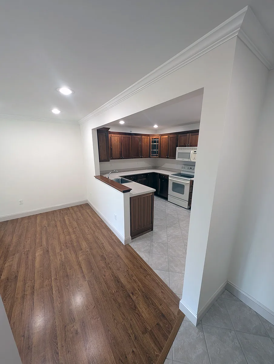 Building Photo - 9 Pleasant Wood Dr #202
