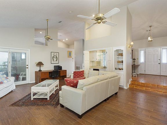 4th image of 7428 Camale Dr