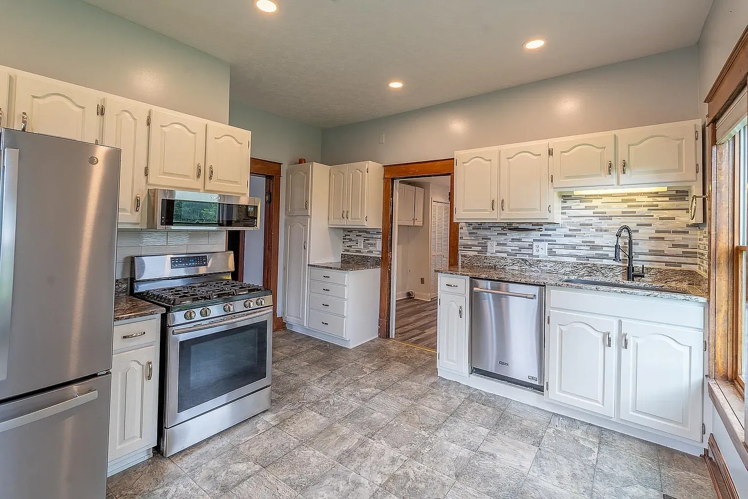 4 bed, 2780 sqft, $2,700 — Photo 4