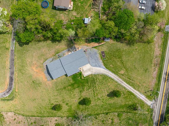 3rd image of 5040 Memorial Blvd