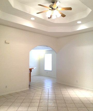 4th image of 714 E Taft Ave