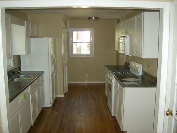5th image of 1870 Henderson Way
