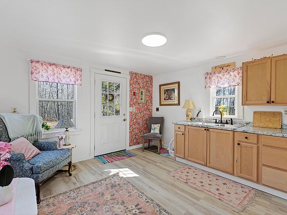 3rd image of 272 Bacon Road