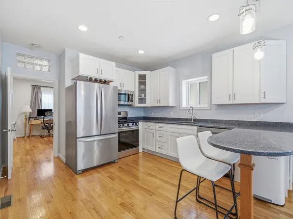 518 Main St #2, Medford, MA 02155