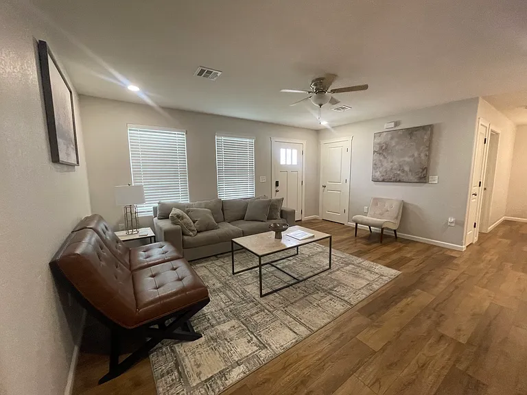 325 Sarah St — Photo 7