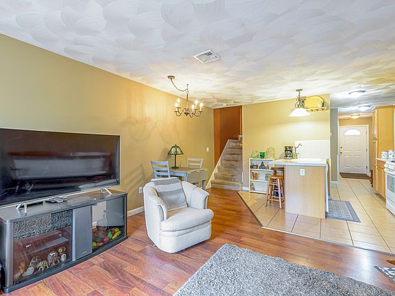 5th image of 105 Rocky Brook Way