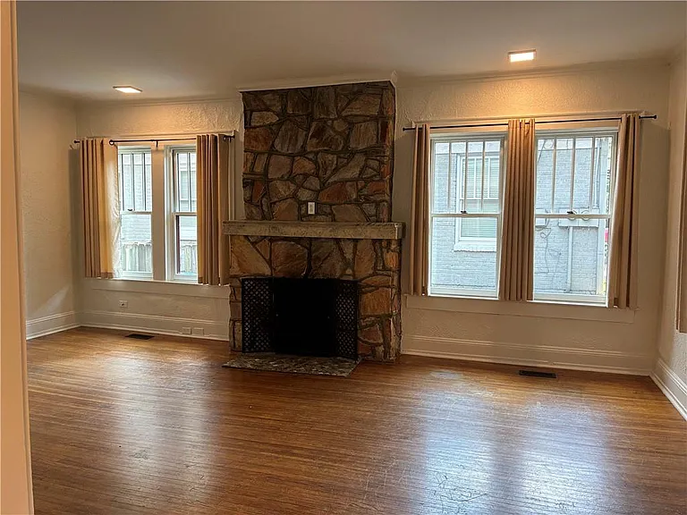 1088 Sanders Ave SE — Photo 4