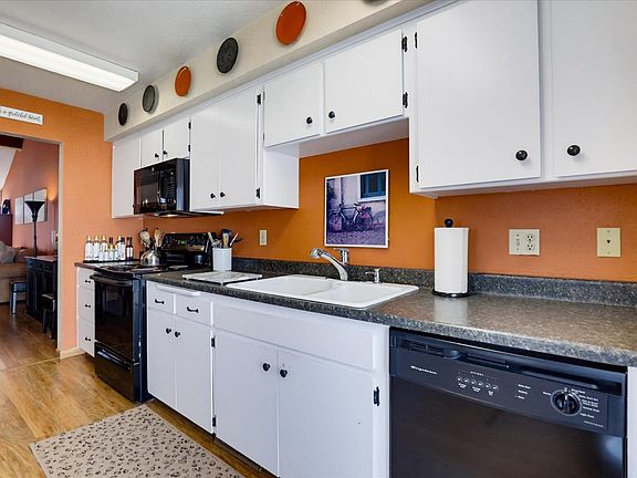 4th image of 219 Woodside Ct