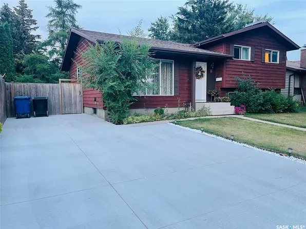 455 Kingsmere BOULEVARD, Saskatoon, SK S7J 3T9