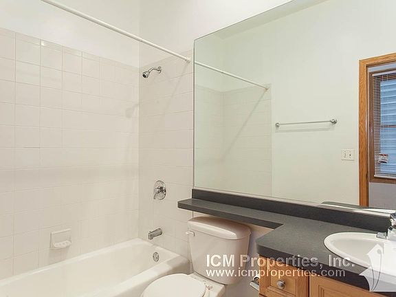 5th image of 1326 W Diversey Pkwy #2P