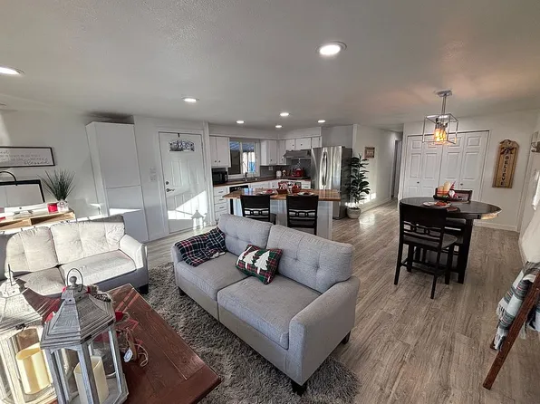 305 S Val Vista Dr Lot 94, Mesa, AZ 85204