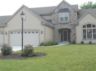 W273N2493 Arlington Dr, Pewaukee, WI 53072