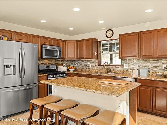 5th image of 881 Canyon Creek Dr