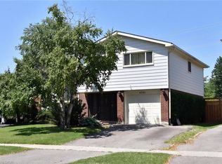 4391 Bennett Rd, Burlington, ON L7L 1Y5