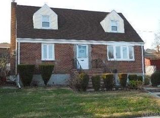 84 Doris Ave, Franklin Square, NY 11010