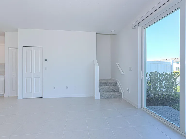 503 SE Rivergrass St — Photo 17