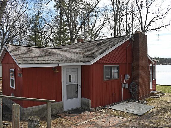 3rd image of 2102 Lake Rd