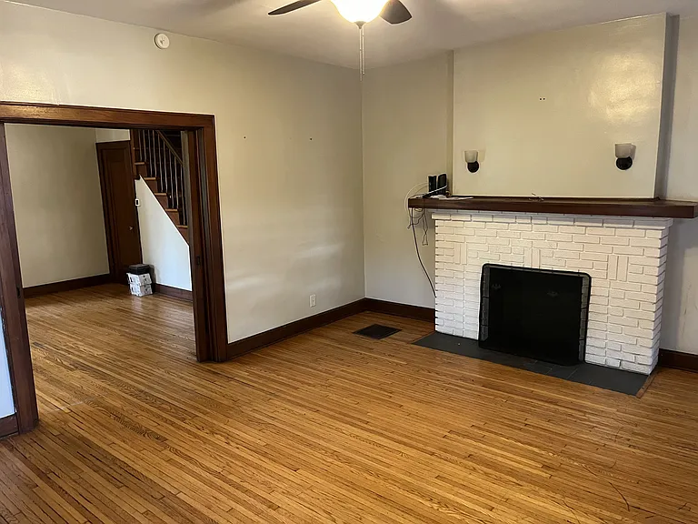 1218 N Limestone St — Photo 2