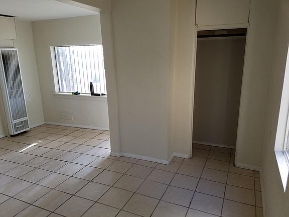 4th image of 424 Louisiana Blvd NE