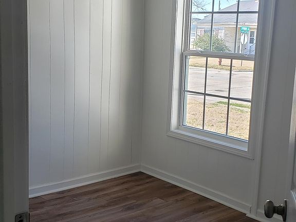 5th image of 1118 Simmons St