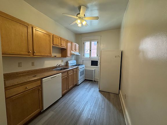 5th image of 2631 Highland Ave APT 2