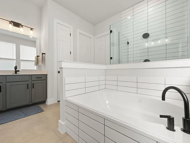 360 Crescent Moon Ct — Photo 15