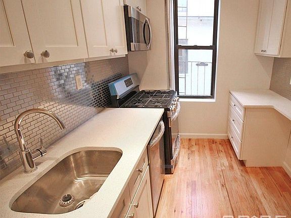 3rd image of 446 Saint Johns Pl APT 5D