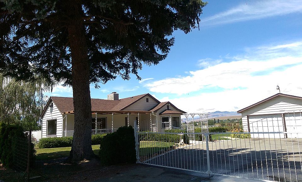 Double gate, paved driveway