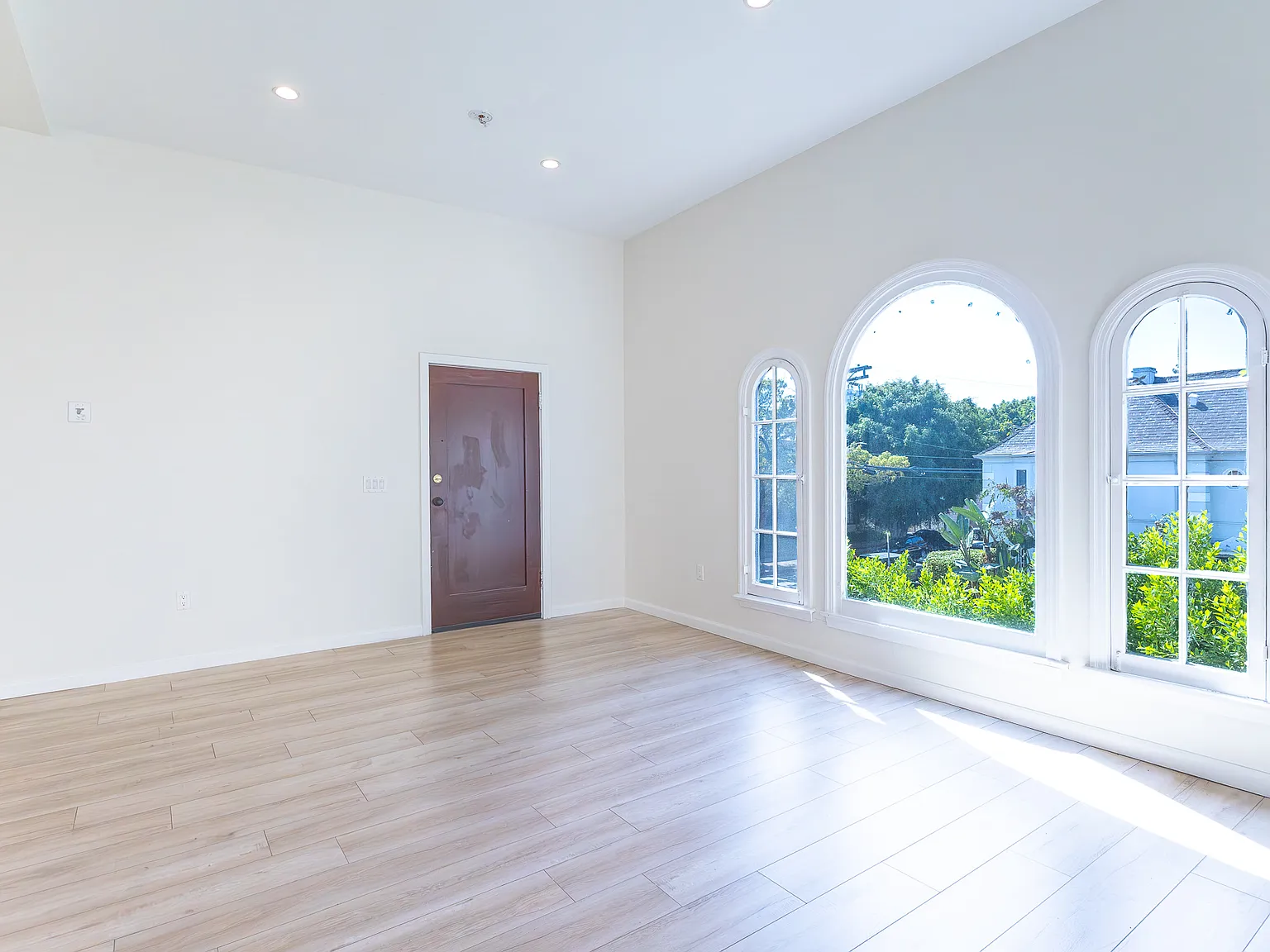 2 bed, 1300 sqft, $5,500 — Photo 2