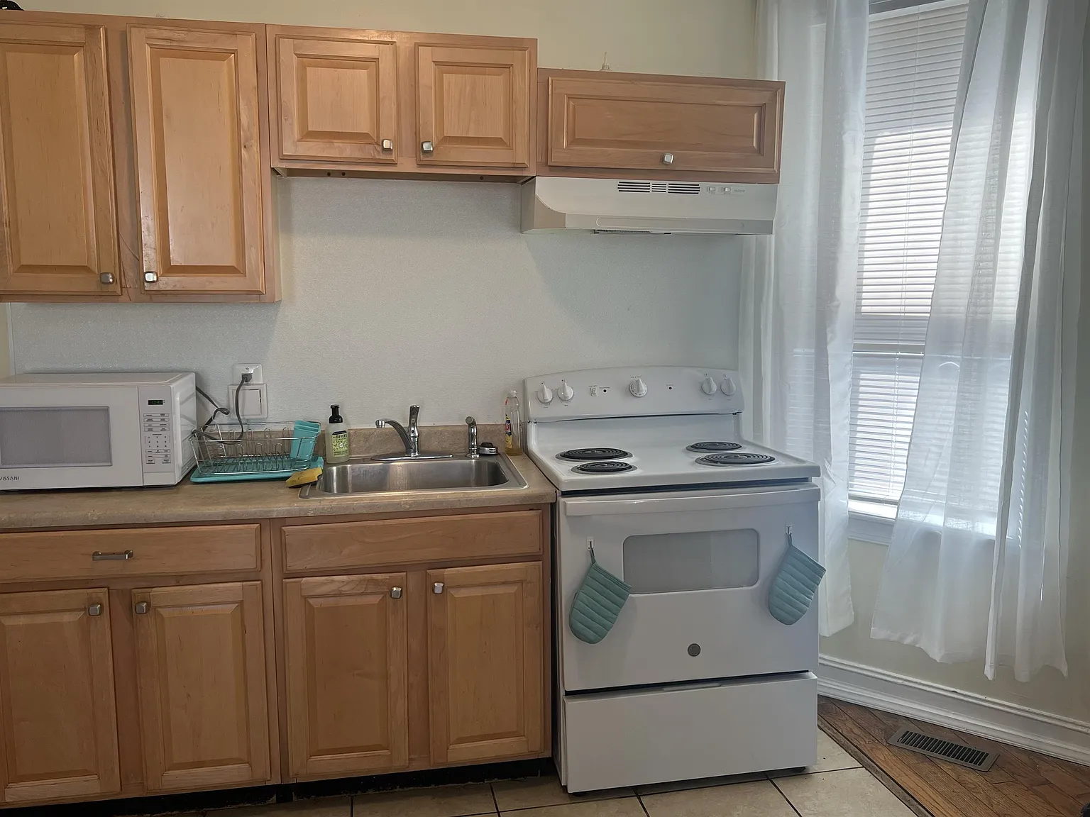 1833 Point Breeze Avenue - 2 — Photo 3
