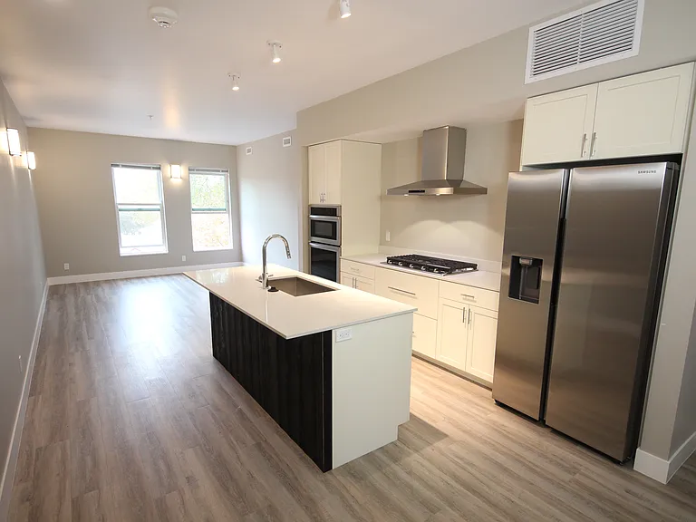 410 Broadway St #301 — Photo 4