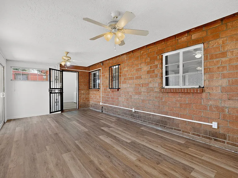 8715 Menaul Blvd NE — Photo 25