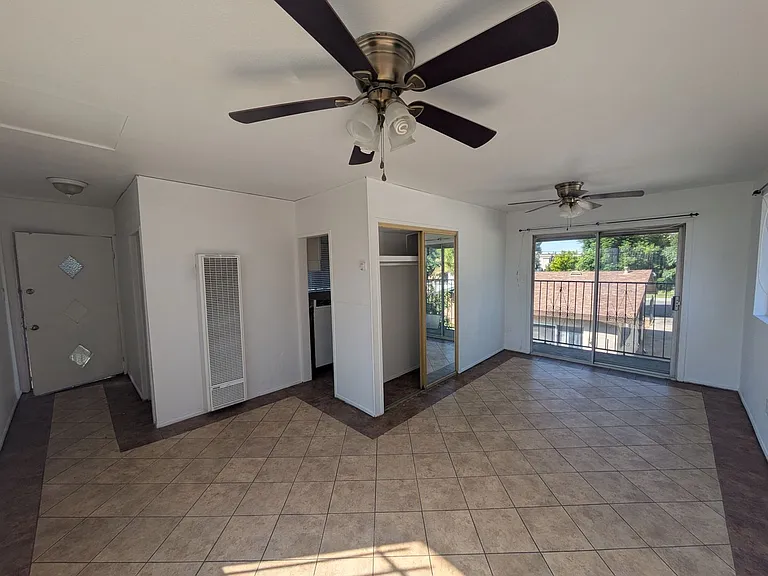 661 S Lilac Ave — Photo 4