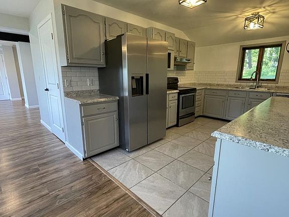 5th image of 2432 James St