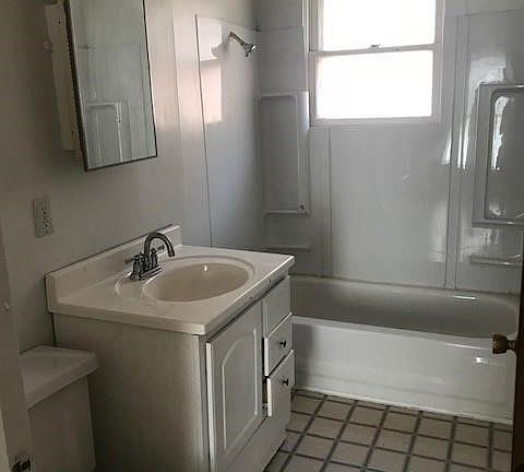 5th image of 2809 Archwood Ave