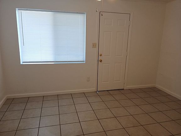 2nd image of 586B W Elm Ave