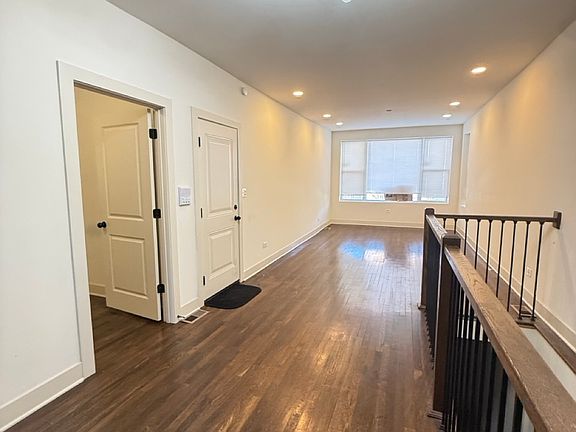 4th image of 3243 W Flournoy St #1