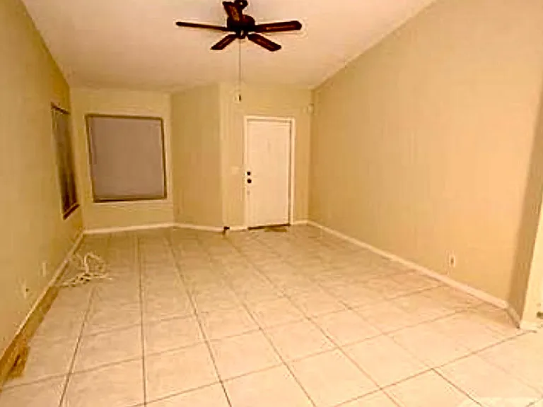5864 Strawberry Lakes Cir — Photo 4