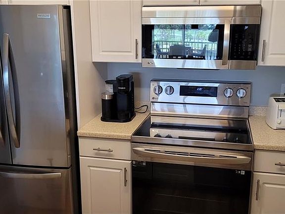 3rd image of 40 NE Plantation Rd APT 203