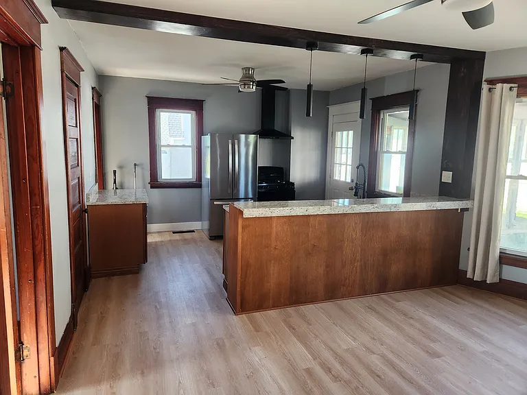 5818 Broadway St #1 — Photo 1