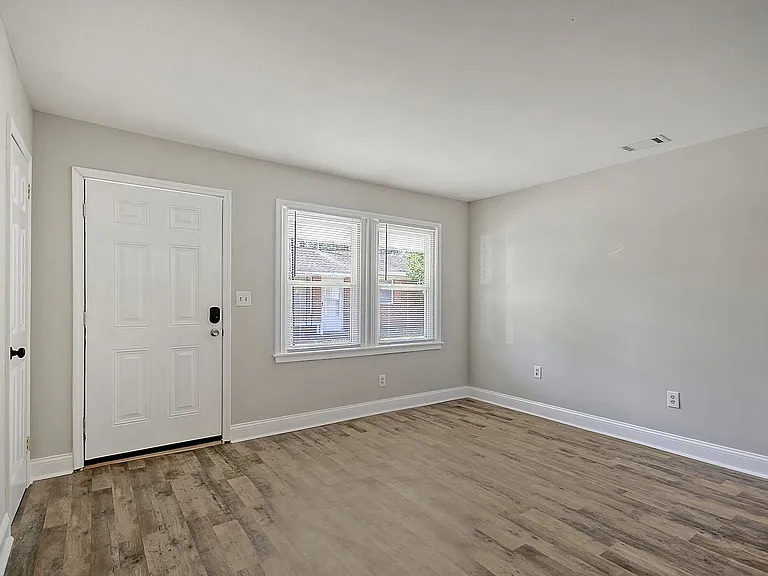 1552 Orange Grove Rd — Photo 2