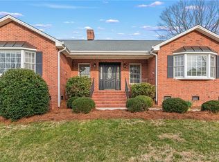 9 Pilot Cir, Greensboro, NC 27407