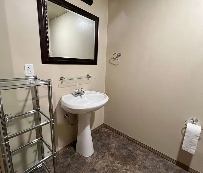 452 Woodman Dr — Photo 20