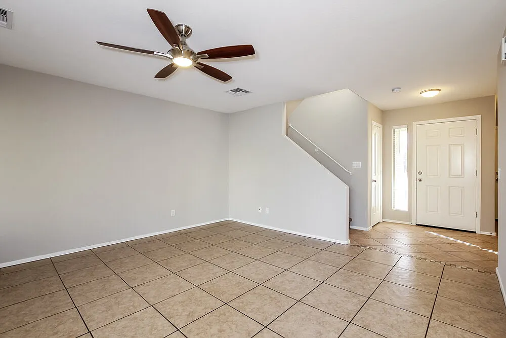 4 bed, 2.5 bath, 1978 sqft, $2,230 — Photo 2