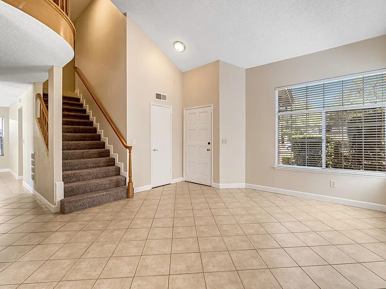 6733 N Warren Ave — Photo 6