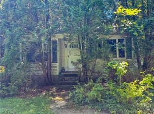 886 Webb Rd, Mineral Ridge, OH 44440